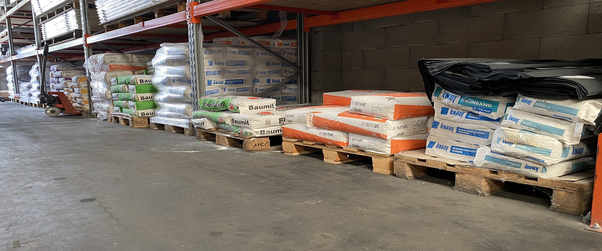 Portermékek a polcállvány aljában